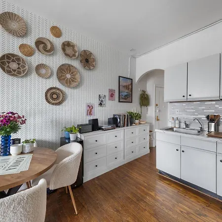 Downtown Manhattan Union Square 1br - Steps From Subway & Dining