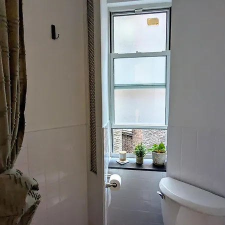 Apartment Private Bedroom With Shared Bathroom In Union Square Downtown Manhattan - Steps From The Dining & Nightlife!