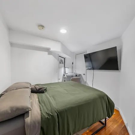 Times Square Heart - The Global Nook - Cozy Private Guest house *