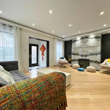 Great Location With Parking, 10 Min To Lga & Subway Homestay