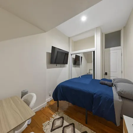 Guest house Private At A Shared By Times Square *