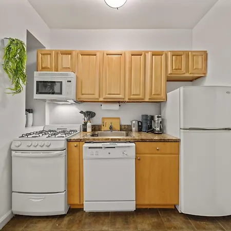 Double With Shared Bathroom In Times Square Guest house New York