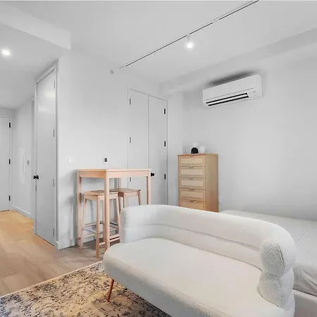 Stylish Brooklyn Retreat - Steps To G Train Hotel 5*