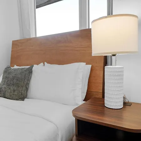 Stylish Brooklyn Retreat - Steps To G Train