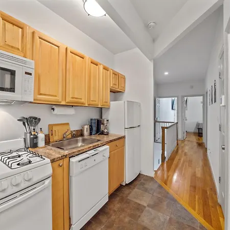 Guest house Double With Shared Bathroom In Times Square *