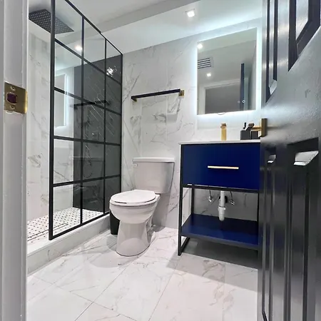 Homestay Great Location With Parking, 10 Min To Lga & Subway