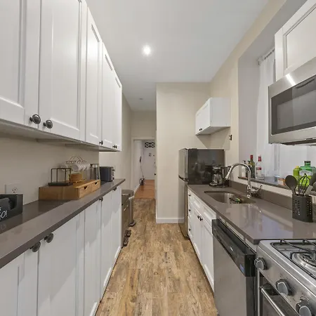 Guest house Private At A Shared By Times Square New York