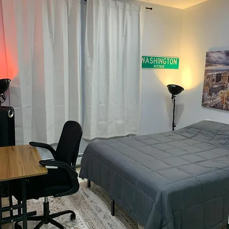 Homestay East Ny Urban Retreat