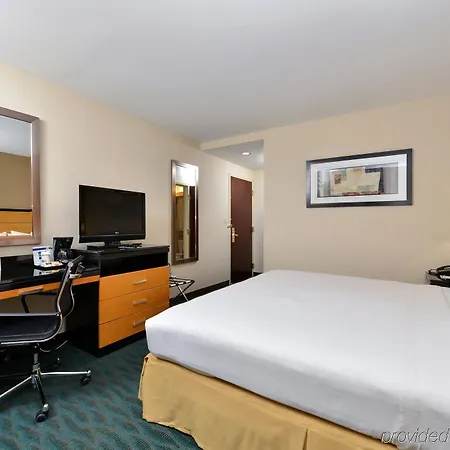 Express Kennedy Airport, An Ihg 3*