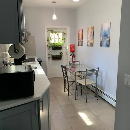 Homestay East Ny Urban Retreat *
