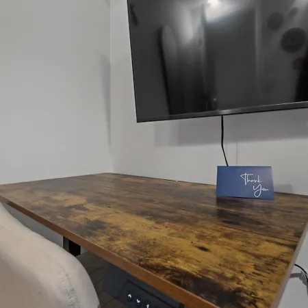 Times Square Heart - The Global Nook - Cozy Private Guest house *