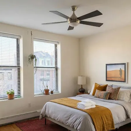 Sunlit Luxury 2br Harlem Brownstone Retreat - Near Express Trains Apartment New York