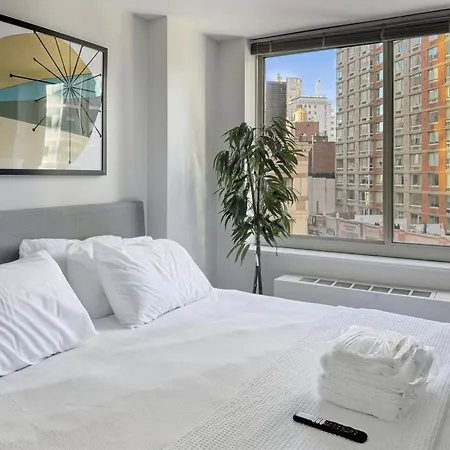 Nyc Midtown Blocks Away From Times Square Apartment New York