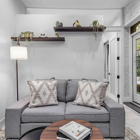 Modern Nolita Hideaway Apartment *