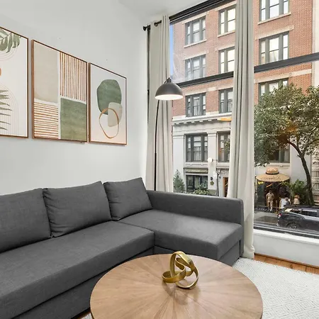 Stylish Manhattan Escape In Prime Spot Apartment