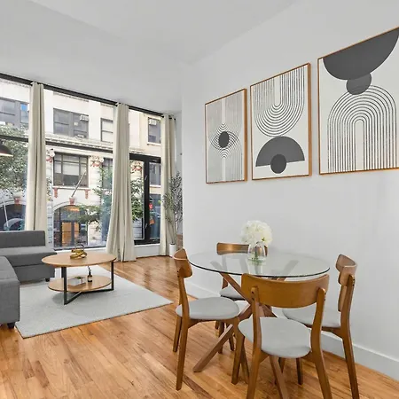 Stylish Manhattan Escape In Prime Spot Apartment