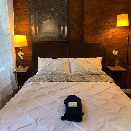 Prime Location 2 Bedrooms Upper East Side Apartment *