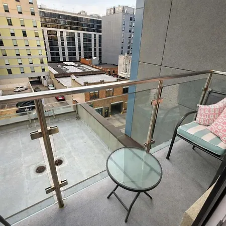 Lic Modern Minutes To Manhattan