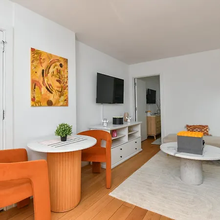 Chic 1 Bedroom In Midtown Manhattan Apartment *