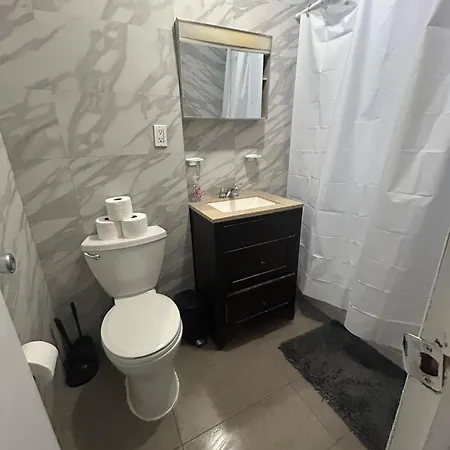Nyc 3br Steps From Times Square & Transit Apartment *