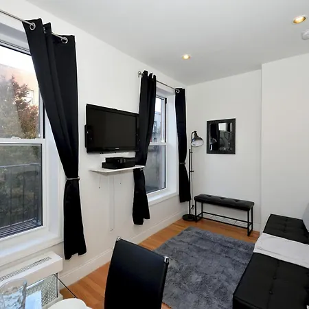 Cityscape 2 Bedroom Unit Prime Location Apartment *