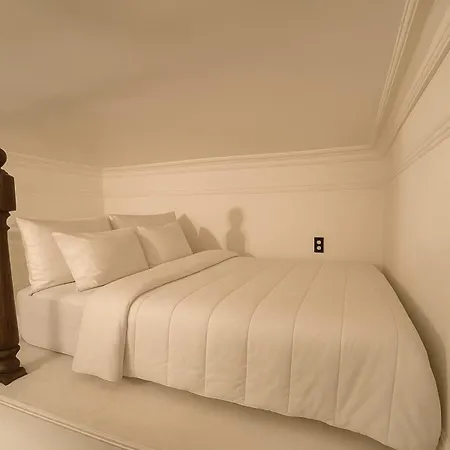 The Lexington Apartment