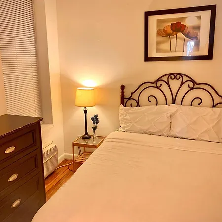Prime Location 2 Bedrooms Upper East Side Apartment *
