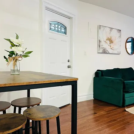Westside Crown Plaza Apartment *
