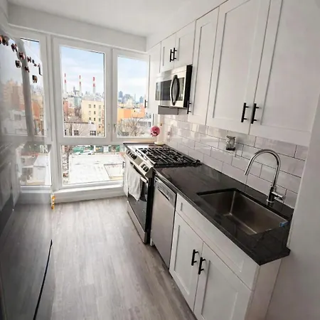 Lic Modern Minutes To Manhattan