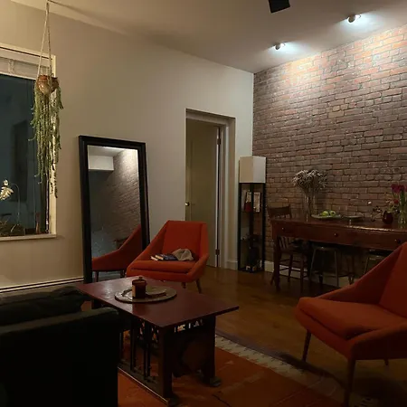 Sunlit Luxury 2br Harlem Brownstone Retreat - Near Express Trains