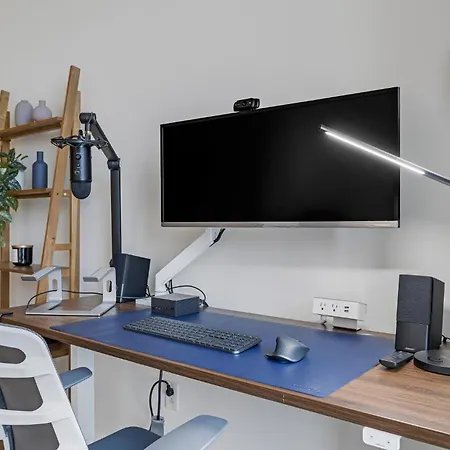 Apartment Fidi W Work Setup By Anyplace - 11431 *