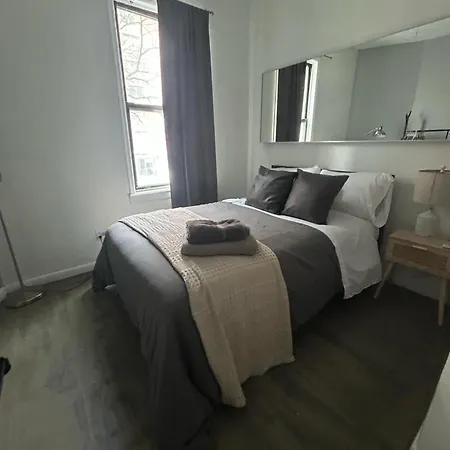 Nyc 3br Steps From Times Square & Transit Apartment *