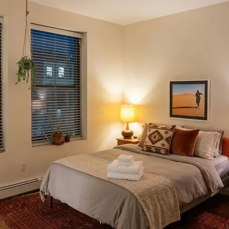 Sunlit Luxury 2br Harlem Brownstone Retreat - Near Express Trains