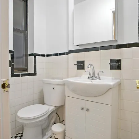 Bright & Cozy 2bd In Upper East Side New York