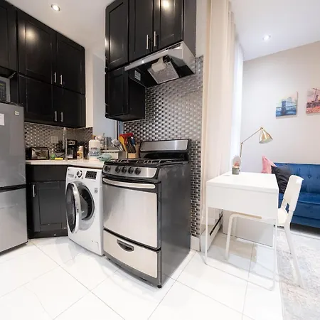 Comfy 2 Bedroom On Park West Apartment *