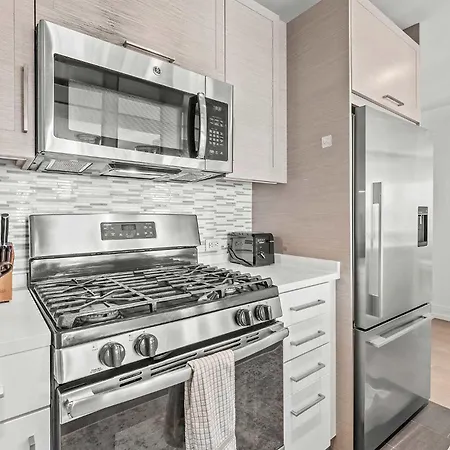 Spacious Luxury With Wash And Dryer Apartment *