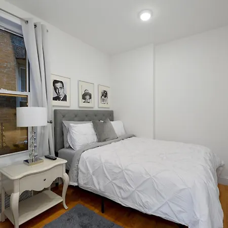 Cityscape 2 Bedroom Unit Prime Location Apartment New York