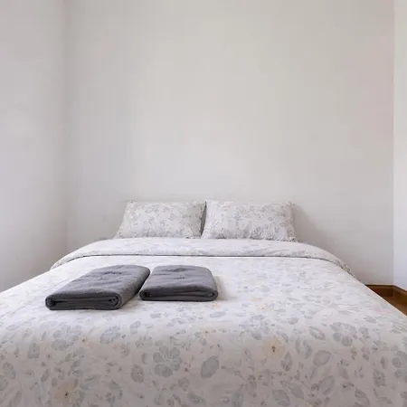 Living Uws Apartment