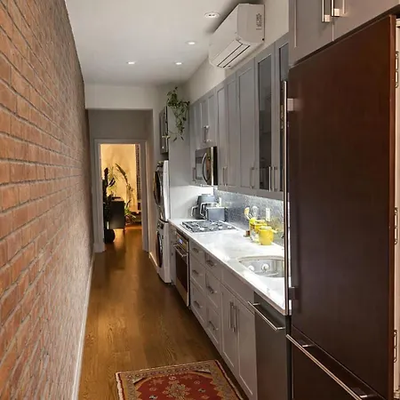Sunlit Luxury 2br Harlem Brownstone Retreat - Near Express Trains * New York