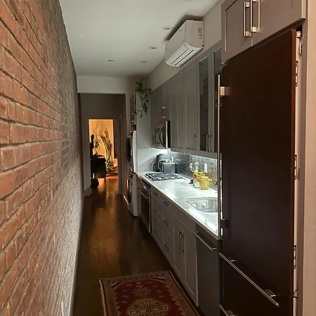 Sunlit Luxury 2br Harlem Brownstone Retreat - Near Express Trains Apartment *