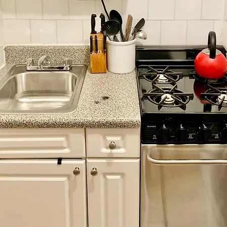 Prime Location 2 Bedrooms Upper East Side Apartment