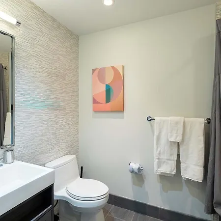 Luxury With Gym & Pool * New York