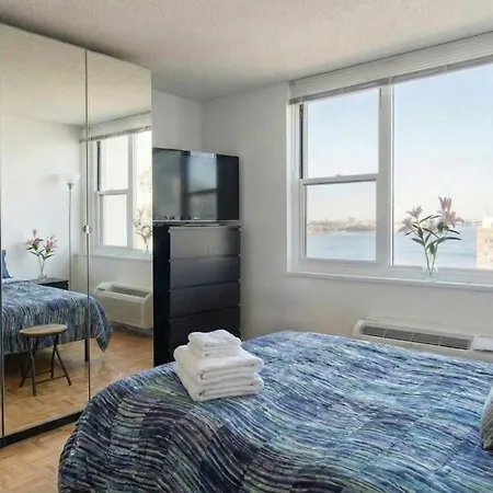 Skyline With Hudson Views Modern Battery Park Apartment