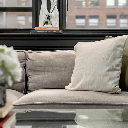 Centrally Located In Nyc Walk To Time Square *
