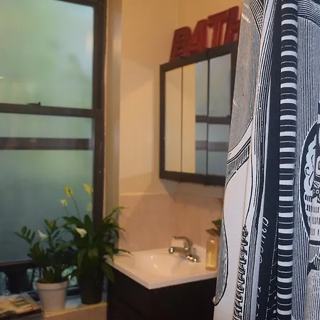 Hell's Kitchen - One Bedroom Apartment *