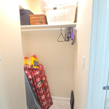 Staten Island Cozy Private 1-br Basement Close To Nyc Family & Pet Friendly *