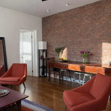 Sunlit Luxury 2br Harlem Brownstone Retreat - Near Express Trains