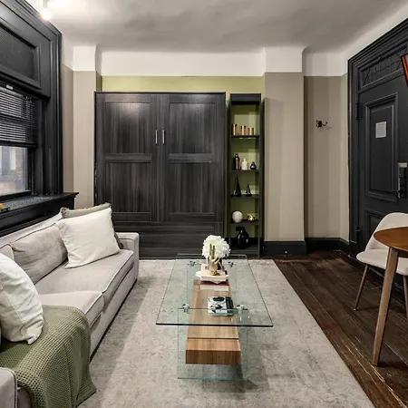 Centrally Located In Nyc Walk To Time Square *