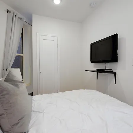 Cityscape 2 Bedroom Unit Prime Location Apartment *