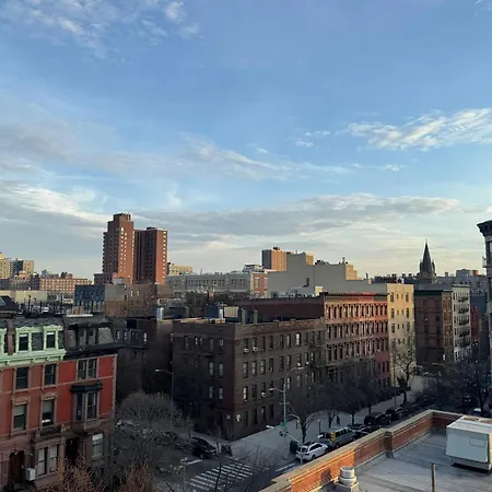 Sunlit Luxury 2br Harlem Brownstone Retreat - Near Express Trains